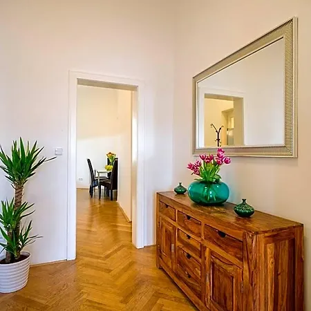 Old Town Square Premium Residence Aparthotel