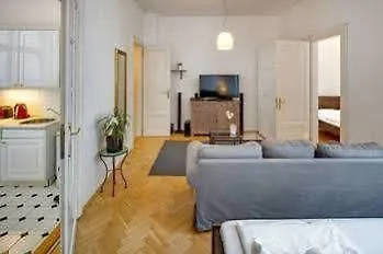 Old Town Square Premium Ξενοδοχείο με διαμερίσματα 4*