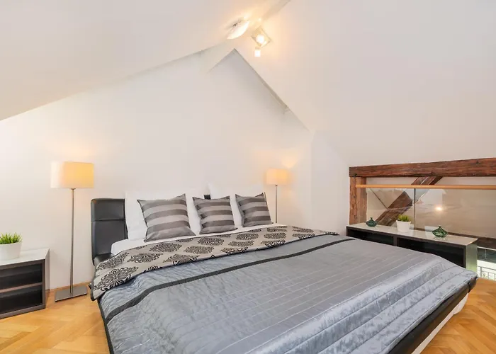 Old Town Square Premium Appart hôtel 4*